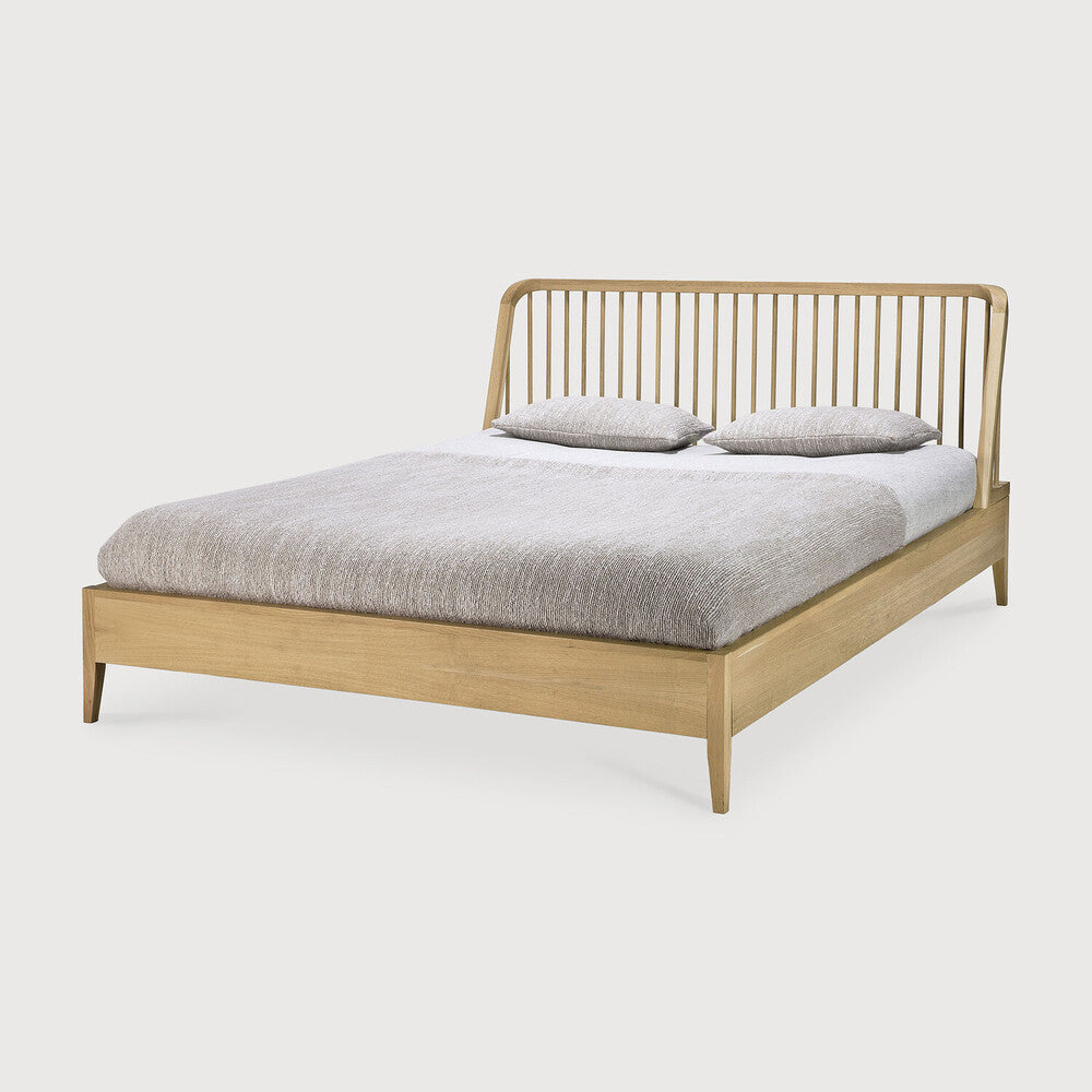 Ethnicraft | Spindle Bed | US Queen with Slats 64 x 84 x 38