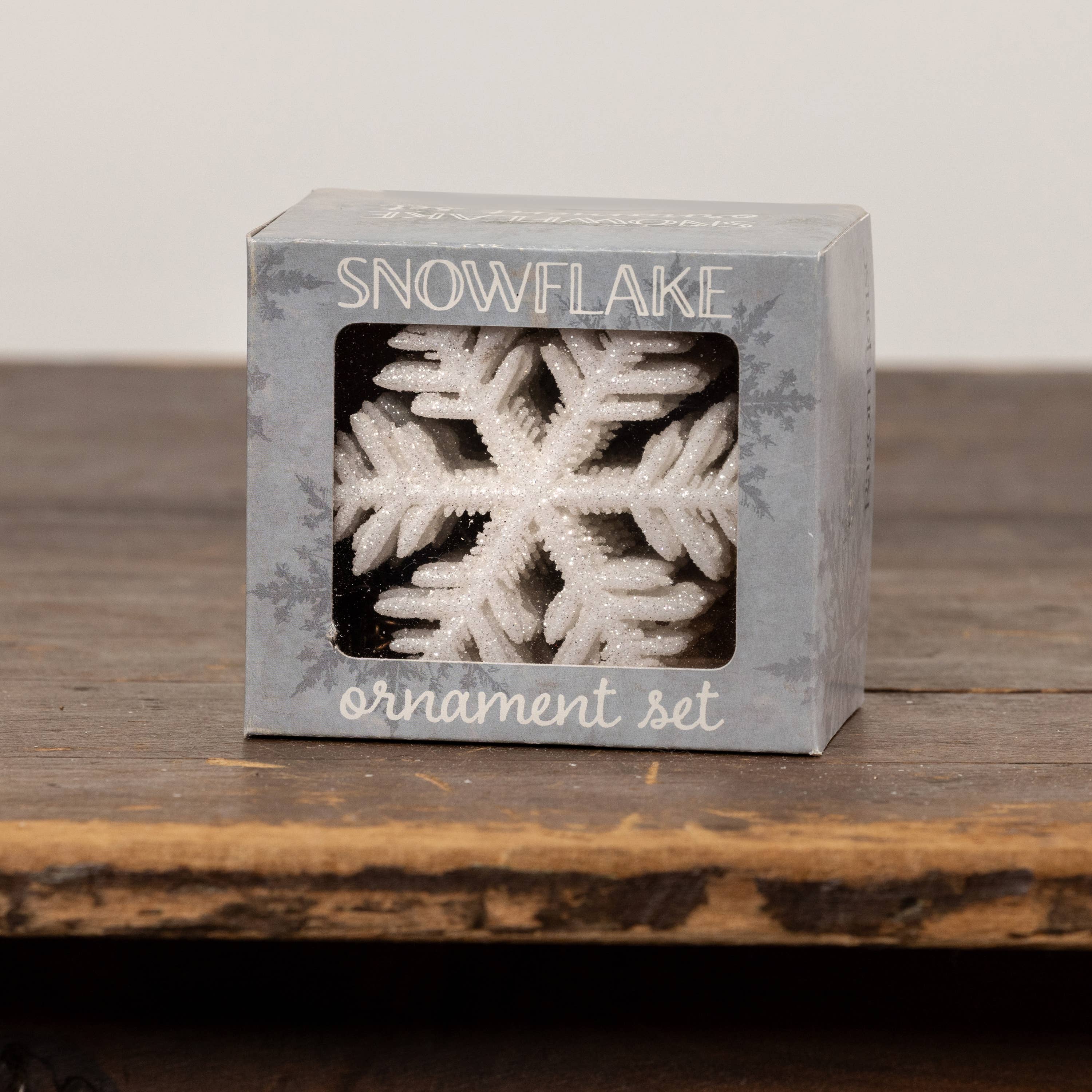 SET/ 24 SIX POINT SNOWFLAKES